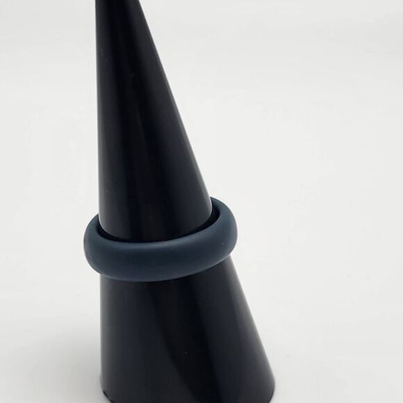 Qalo Navy Blue Silicone Ring (6) - Picture 4 of 6